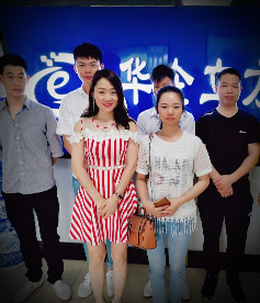 感謝鋁單板行業(yè)鄧總和小伙伴們前來公司交流網(wǎng)絡(luò)推廣工作，我們定全力以赴，不負(fù)使命，幫您把網(wǎng)絡(luò)營銷落地。